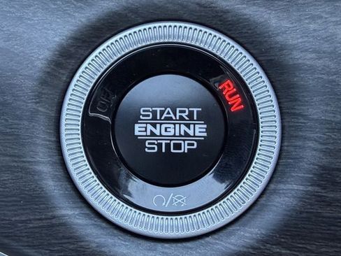 Used 2025 Jeep Grand Cherokee Limited w/ Black Appearance Package image 20