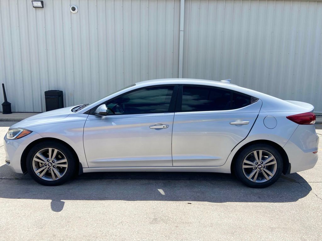 Used 2012 Hyundai Sonata Limited w/ Navigation Pkg FWD image 2