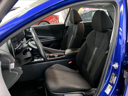 Used 2024 Hyundai Elantra SEL w/ Convenience Package image 9
