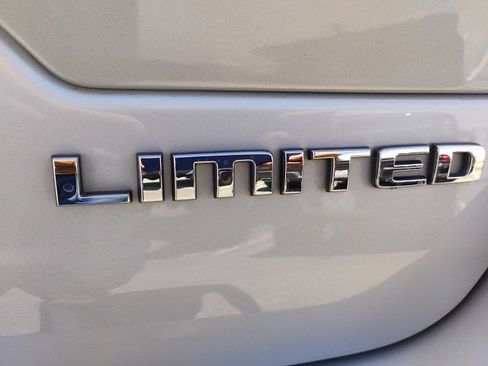 Used 2022 Jeep Grand Cherokee Limited image 12