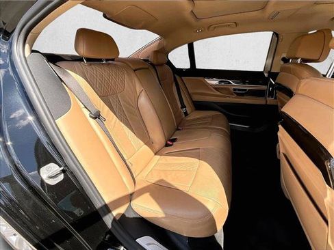 Used 2022 BMW 740i w/ Premium Package RWD image 26