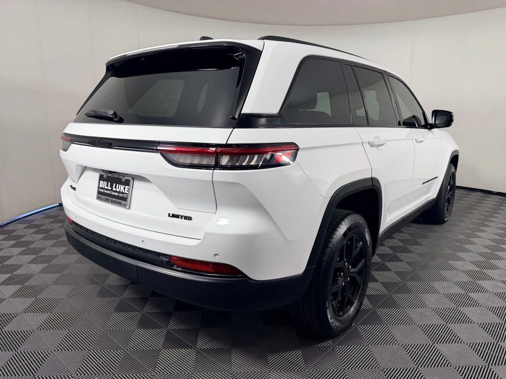 Used 2025 Jeep Grand Cherokee Altitude RWD image 15