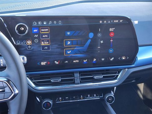 New 2026 Chevrolet Equinox EV LT image 21