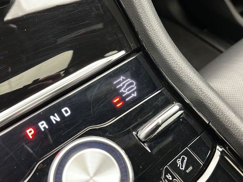Used 2023 Jeep Grand Cherokee Overland w/ Luxury Tech Group IV AWD/4WD image 24
