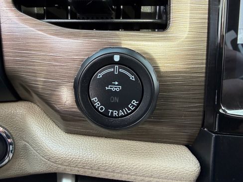 Used 2023 Ford Expedition Limited image 30