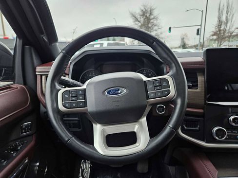 Used 2022 Ford Expedition Limited image 22