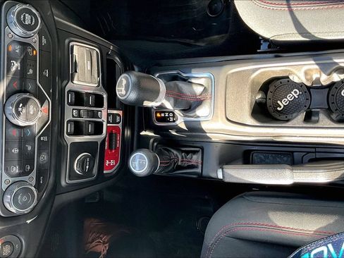 Used 2023 Jeep Wrangler Unlimited Rubicon w/ Cold Weather Group AWD/4WD image 30
