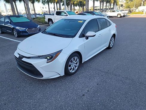 Used 2023 Toyota Corolla LE image 1