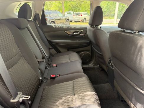 Used 2019 Nissan Rogue S w/ Special Edition Package FWD image 8