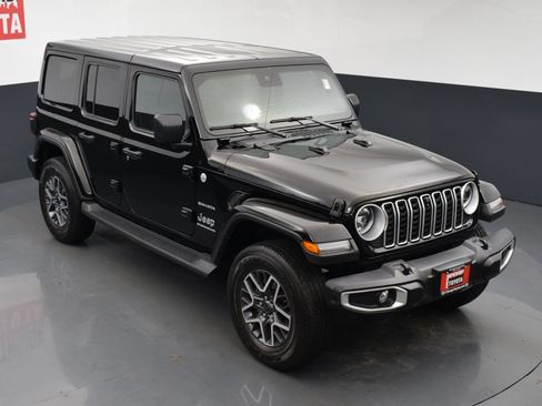 Used 2024 Jeep Wrangler Unlimited Sahara w/ Technology Group AWD/4WD image 26