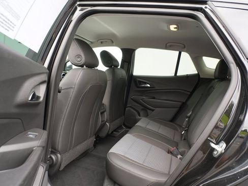 Certified 2025 Chevrolet Trax LT w/ LT Convenience Package FWD image 18