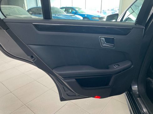 Used 2010 Mercedes-Benz E 350 E 350 Luxury 4MATIC AWD 4dr Se image 17