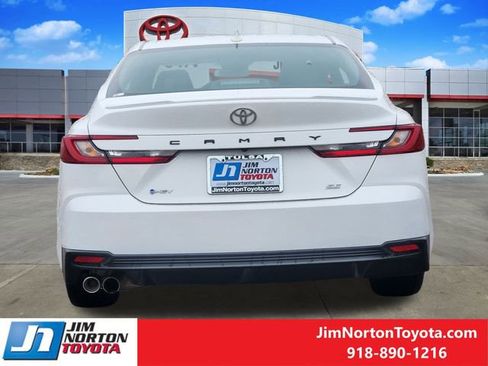 Used 2025 Toyota Camry SE image 6