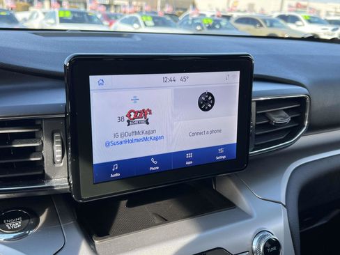 Used 2022 Ford Explorer XLT w/ Equipment Group 202A image 18