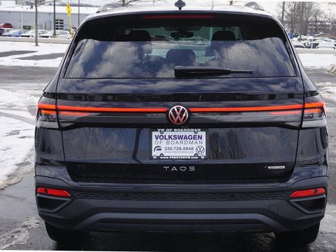 New 2026 Volkswagen Taos SE image 4