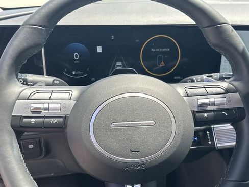 Used 2025 Hyundai Tucson Limited FWD image 19