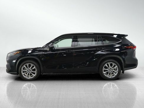 Used 2024 Toyota Highlander Limited AWD/4WD image 2