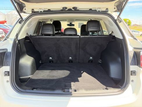 Used 2018 Jeep Compass Latitude FWD image 40