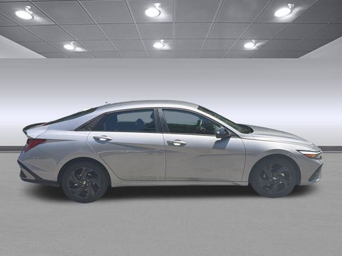 Certified 2026 Hyundai Elantra SEL FWD image 6