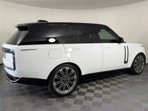 Used 2025 Land Rover Range Rover SE AWD/4WD image 8