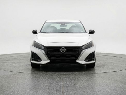 Used 2025 Nissan Altima 2.5 SV image 2