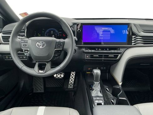 Used 2025 Toyota Camry SE w/ Multimedia Upgrade Package image 17
