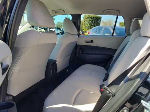 Used 2025 Toyota Corolla Cross LE image 18