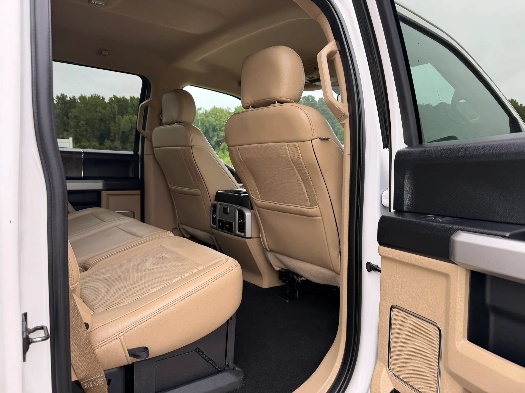 Used 2019 Ford F250 Lariat w/ Lariat Ultimate Package AWD/4WD image 23
