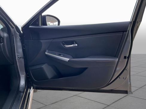 Used 2025 Nissan Sentra SR FWD image 20