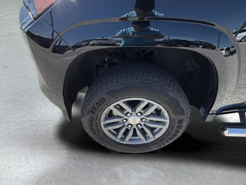 Used 2024 Chevrolet Colorado LT w/ LT Convenience Package III image 17