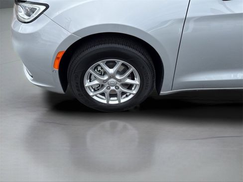 New 2026 Chrysler Pacifica Select image 23