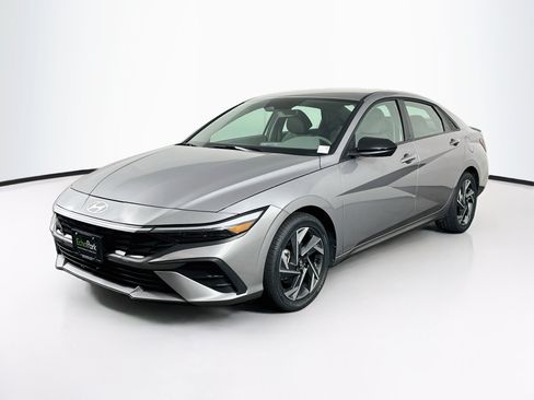 Used 2025 Hyundai Elantra SEL FWD image 3