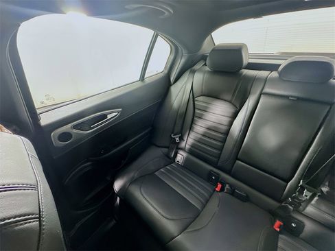 Used 2024 Alfa Romeo Giulia Veloce image 12