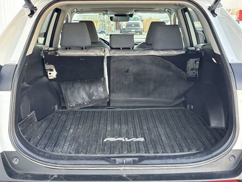Used 2023 Toyota RAV4 Limited image 34