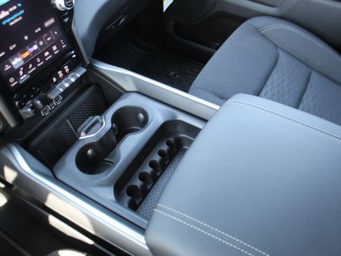 New 2026 RAM 1500 4x4 Crew Cab image 25