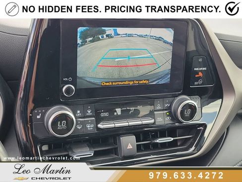 Used 2023 Toyota Highlander XLE FWD image 30