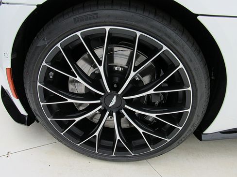 Used 2023 Aston Martin V8 Vantage Roadster RWD image 51