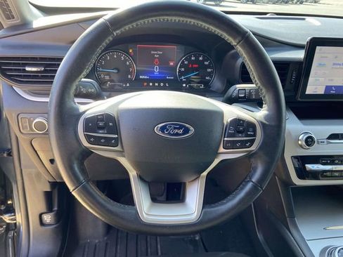 Used 2022 Ford Explorer XLT image 13