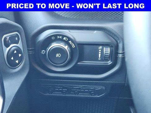 Used 2025 Jeep Wrangler Unlimited Rubicon image 23