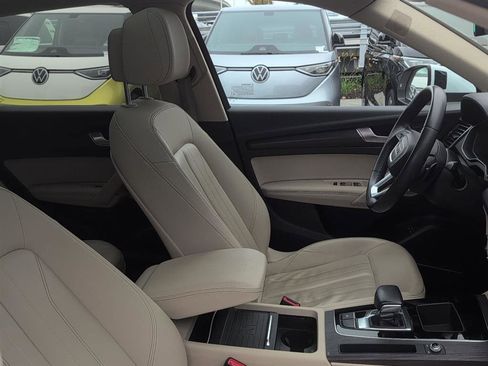 Used 2021 Audi Q5 e Premium Plus w/ Premium Plus Package image 28
