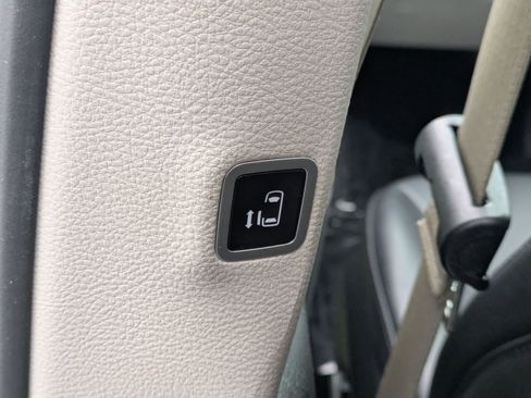 Certified 2024 Chrysler Pacifica Touring-L image 27