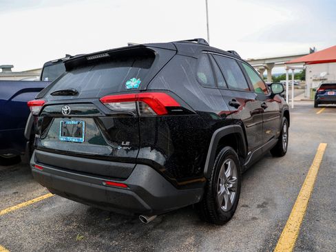 Used 2025 Toyota RAV4 LE AWD/4WD image 8