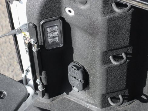 Used 2023 GMC Sierra 2500 AT4 w/ AT4 Preferred Package image 11