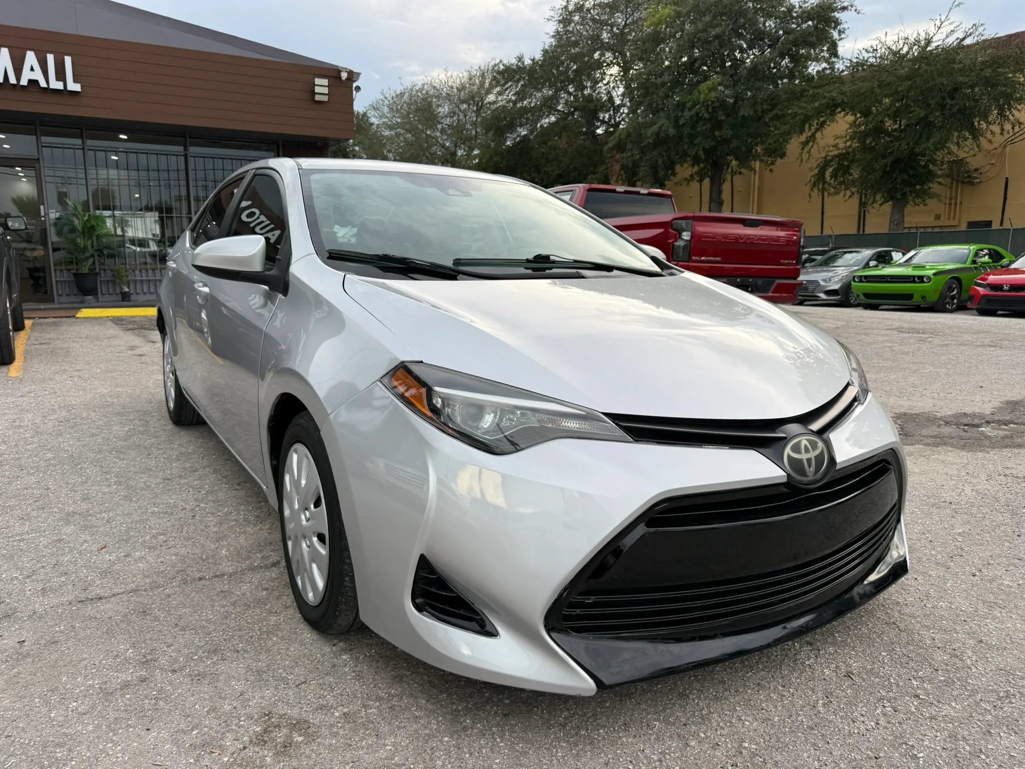 Used 2019 Toyota Corolla LE FWD image 3