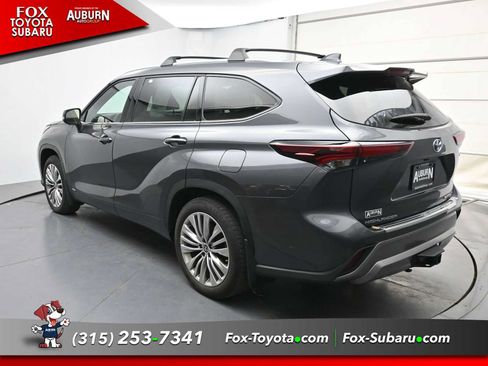 Used 2024 Toyota Highlander Platinum AWD/4WD image 16
