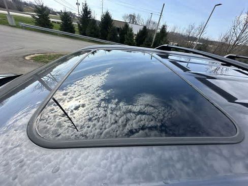 Used 2023 Toyota Highlander XLE image 6