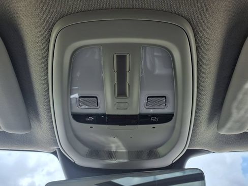 Certified 2023 Volvo XC40 B5 Ultimate w/ Protection Package Premier AWD/4WD image 24