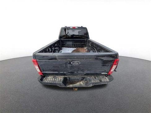 Used 2022 Ford F250 XLT w/ Black Appearance Package image 4