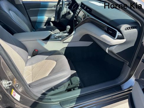 Used 2018 Toyota Camry XLE FWD image 26