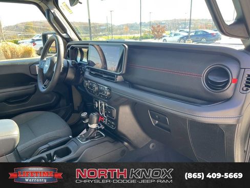 Used 2025 Jeep Wrangler Unlimited Rubicon image 28